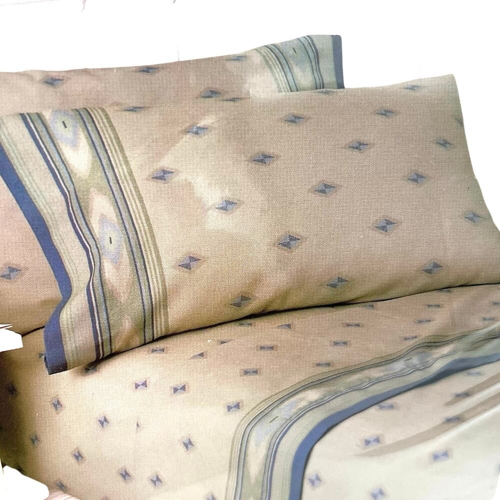 Vintage made in USA southwestern cabin Aztec sheet set